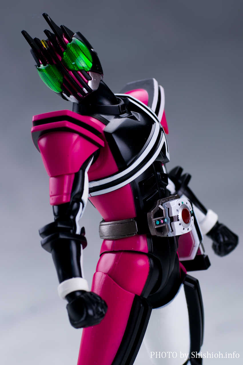 S.H.Figuarts(真骨彫製法)仮面ライダーディケイド