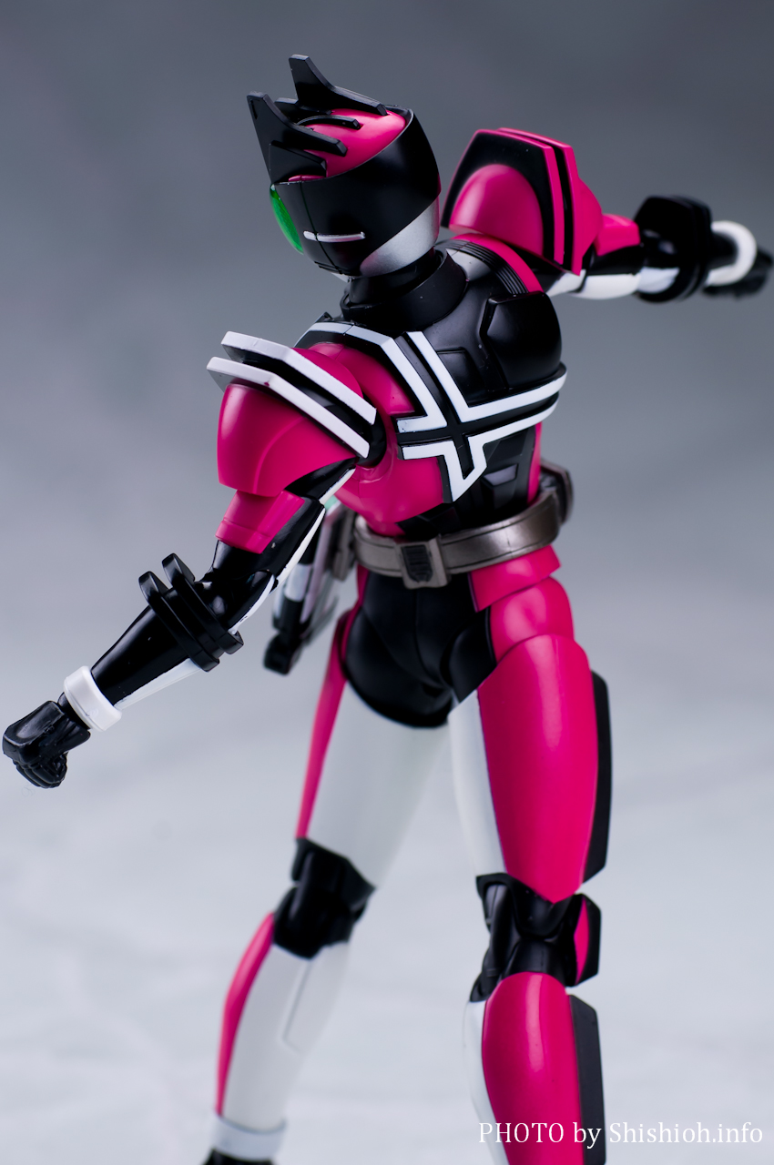 S.H.Figuarts(真骨彫製法)仮面ライダーディケイド