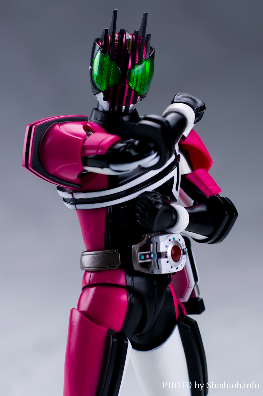 S.H.Figuarts(真骨彫製法)仮面ライダーディケイド