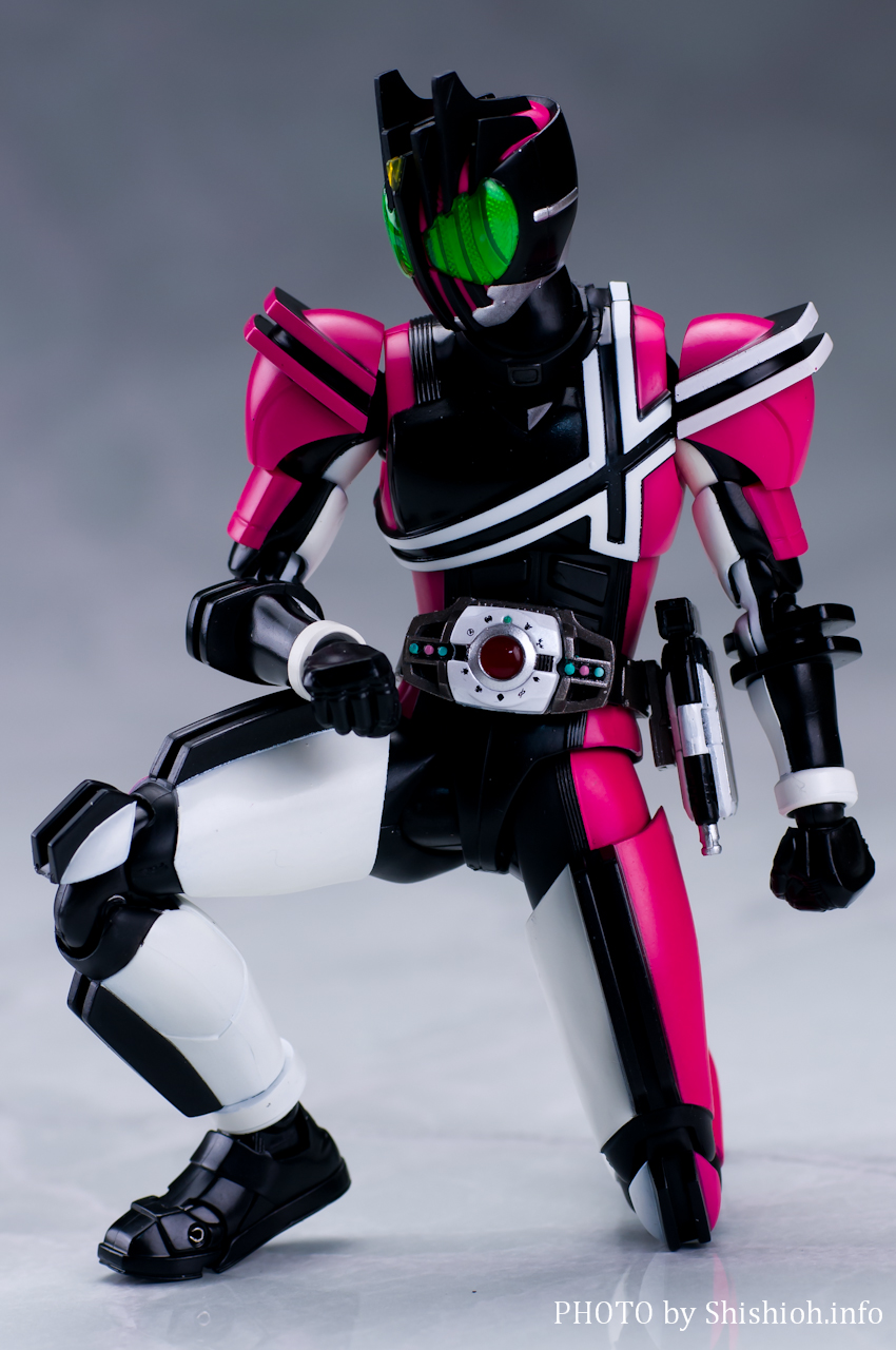 S.H.Figuarts(真骨彫製法)仮面ライダーディケイド