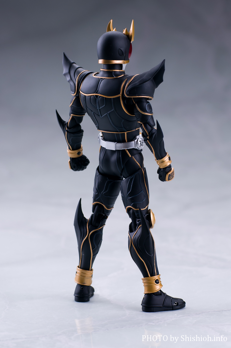 S.H.Figuarts(真骨彫製法) 仮面ライダークウガ アルティメットフォーム
