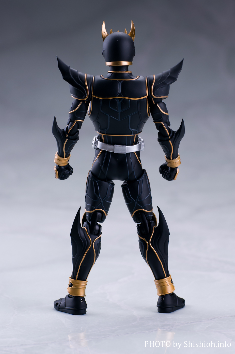 S.H.Figuarts(真骨彫製法) 仮面ライダークウガ アルティメットフォーム