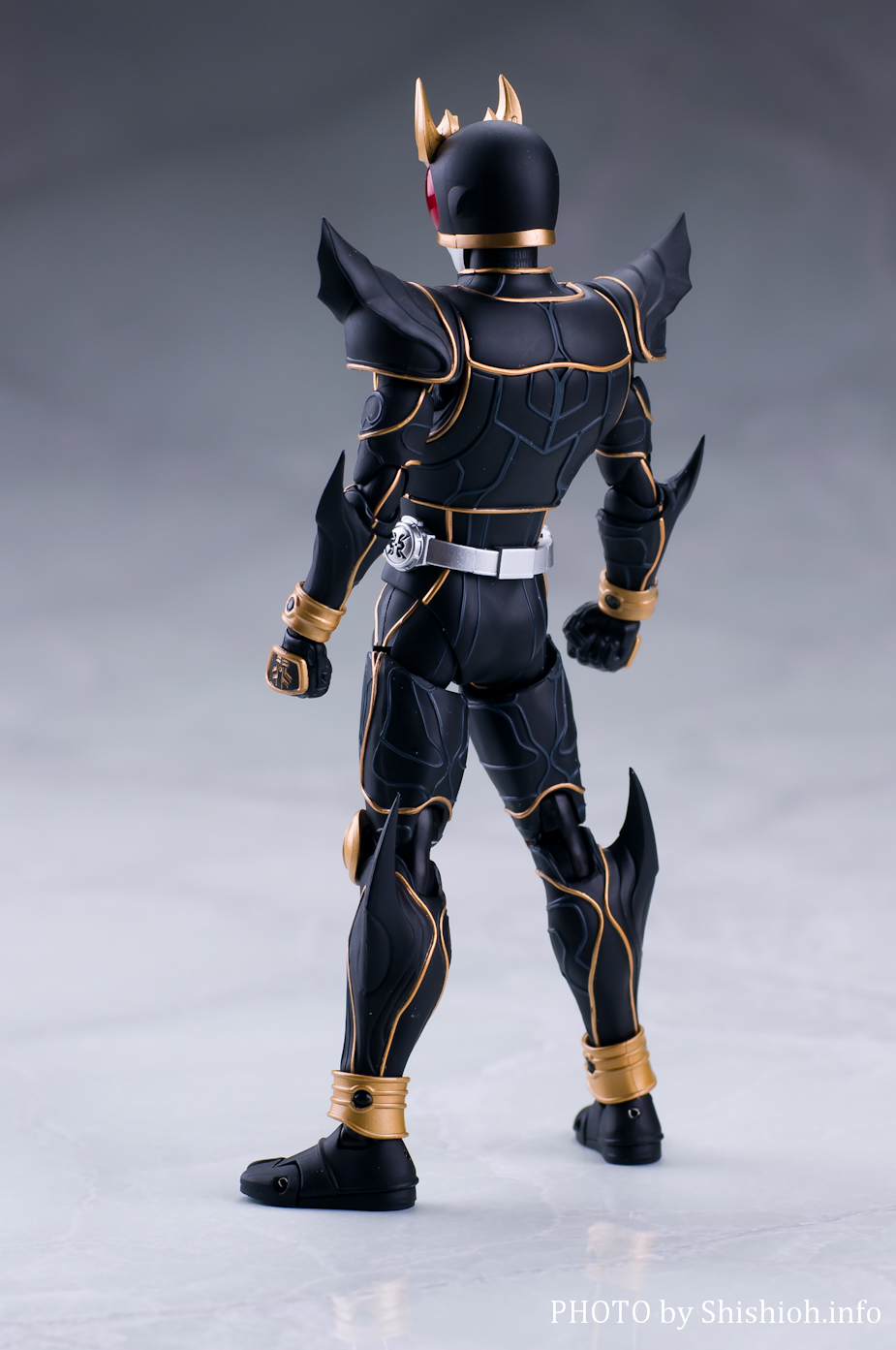 S.H.Figuarts(真骨彫製法) 仮面ライダークウガ アルティメットフォーム