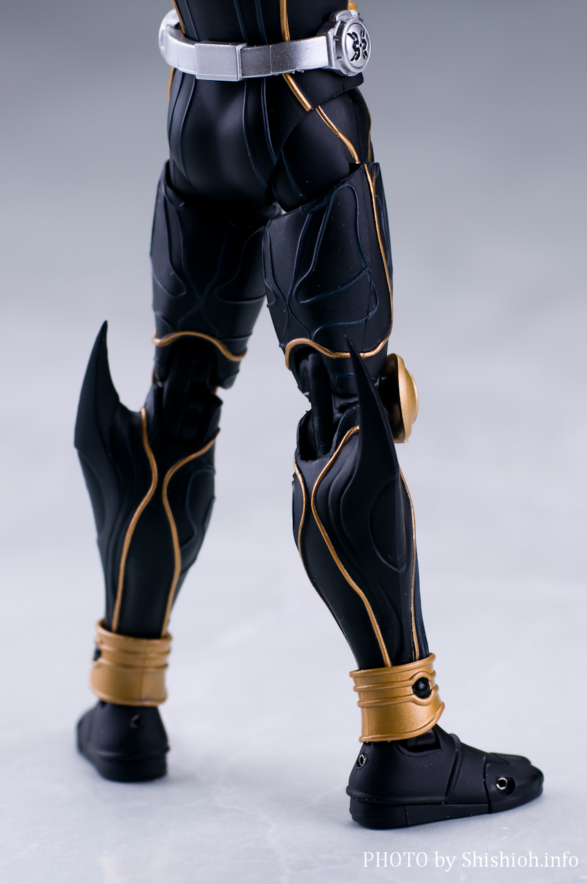 S.H.Figuarts(真骨彫製法) 仮面ライダークウガ アルティメットフォーム