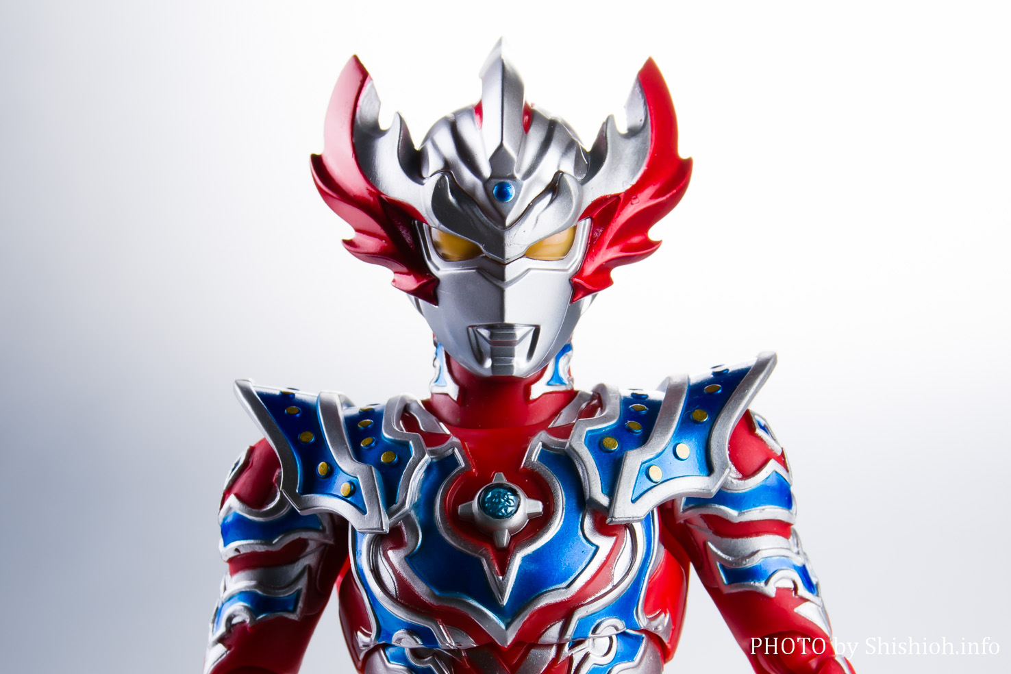 安心の日本製 ウルトラマンタイガ トライストリウム フィギュアーツ