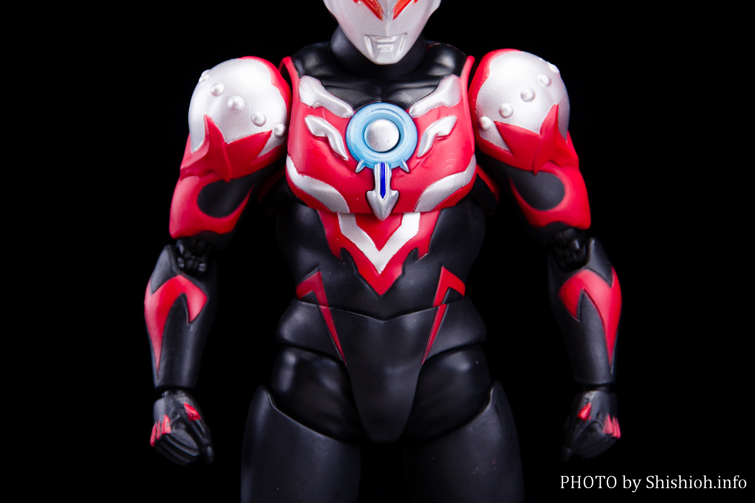 レビュー】S.H.Figuarts ウルトラマンオーブ サンダーブレスター