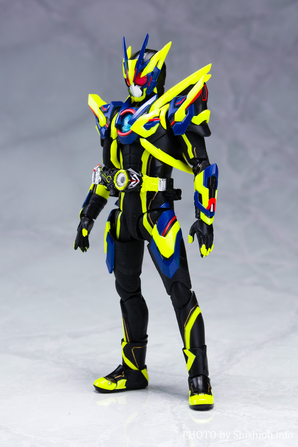 SHフィギュアーツ 仮面ライダーゼロワン シャイニングアサルトホッパー